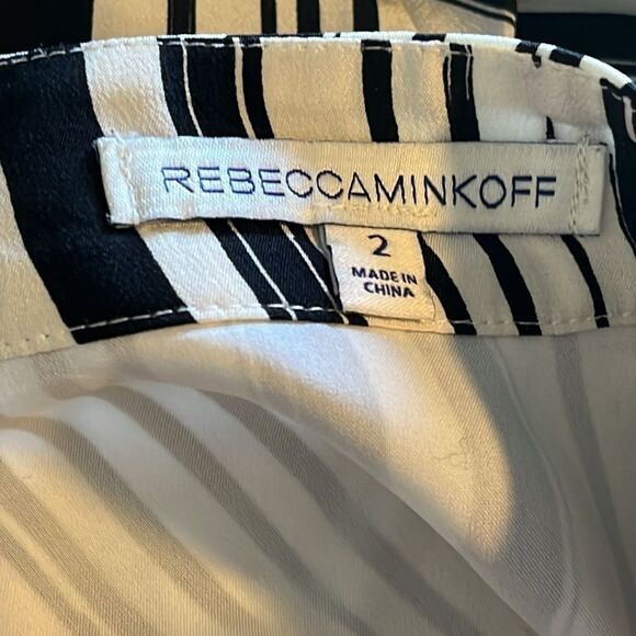 REBECCA MINKOFF 100% Silk stripped flare flirty skirt black & white Size 2 - Picture 4 of 8
